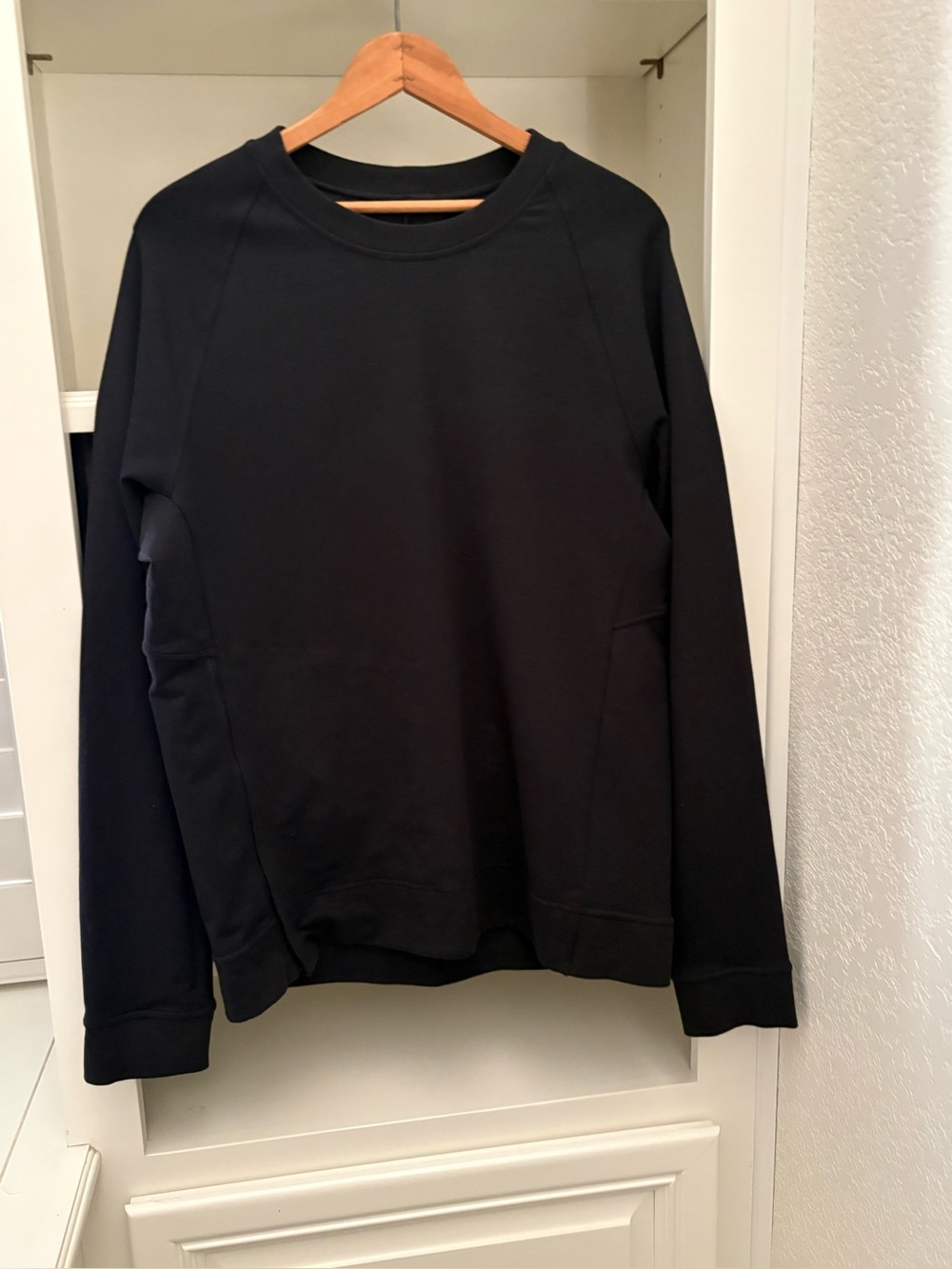 Lululemon MENS City
Sweat Crew $108 - Medium